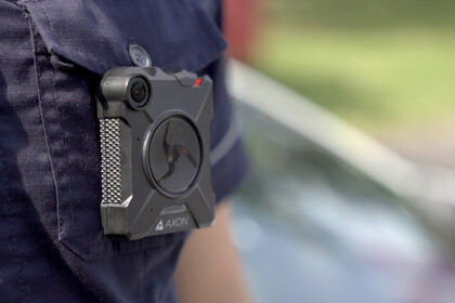 policija-kamere-na-uniformi