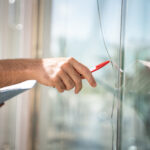 puklo-staklo-zamena-ruka