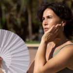 zena-sa-lepezom-vrucina