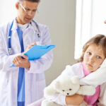 devojcica-majka-bolest-doktor