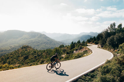 biciklista-priroda-planina