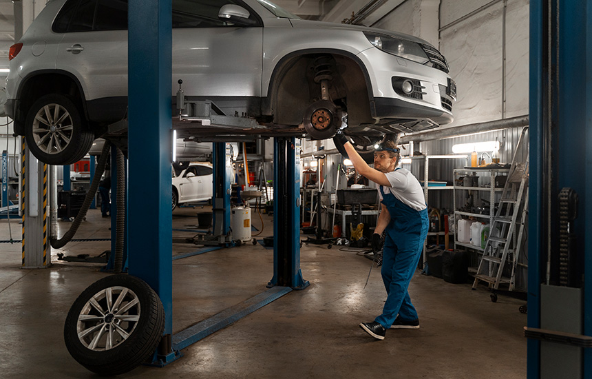popravka-automobila-na-dizalici
