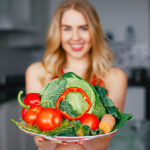 zdrava-hrana-na-tanjiru-povrce