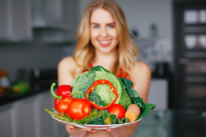 zdrava-hrana-na-tanjiru-povrce