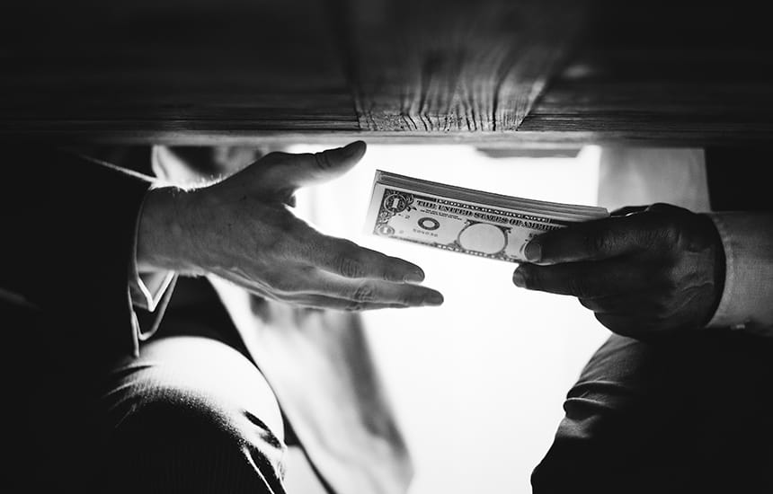 korupcija-novac-ispod-stola