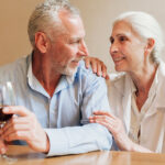 muskarac-i-zena-piju-vino