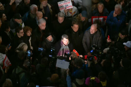 protest-ispred-rika-proglas