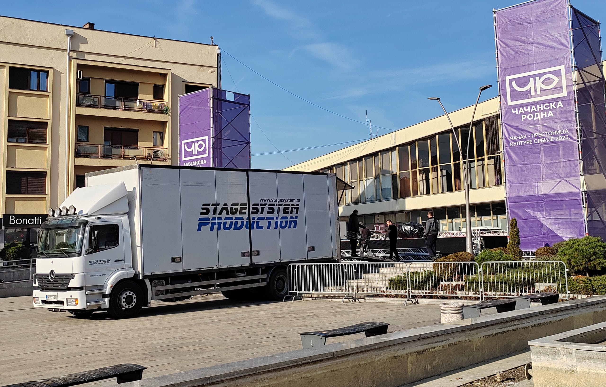 stage-system-production-postavlja-binu-foto-nenad-nesovic-n2