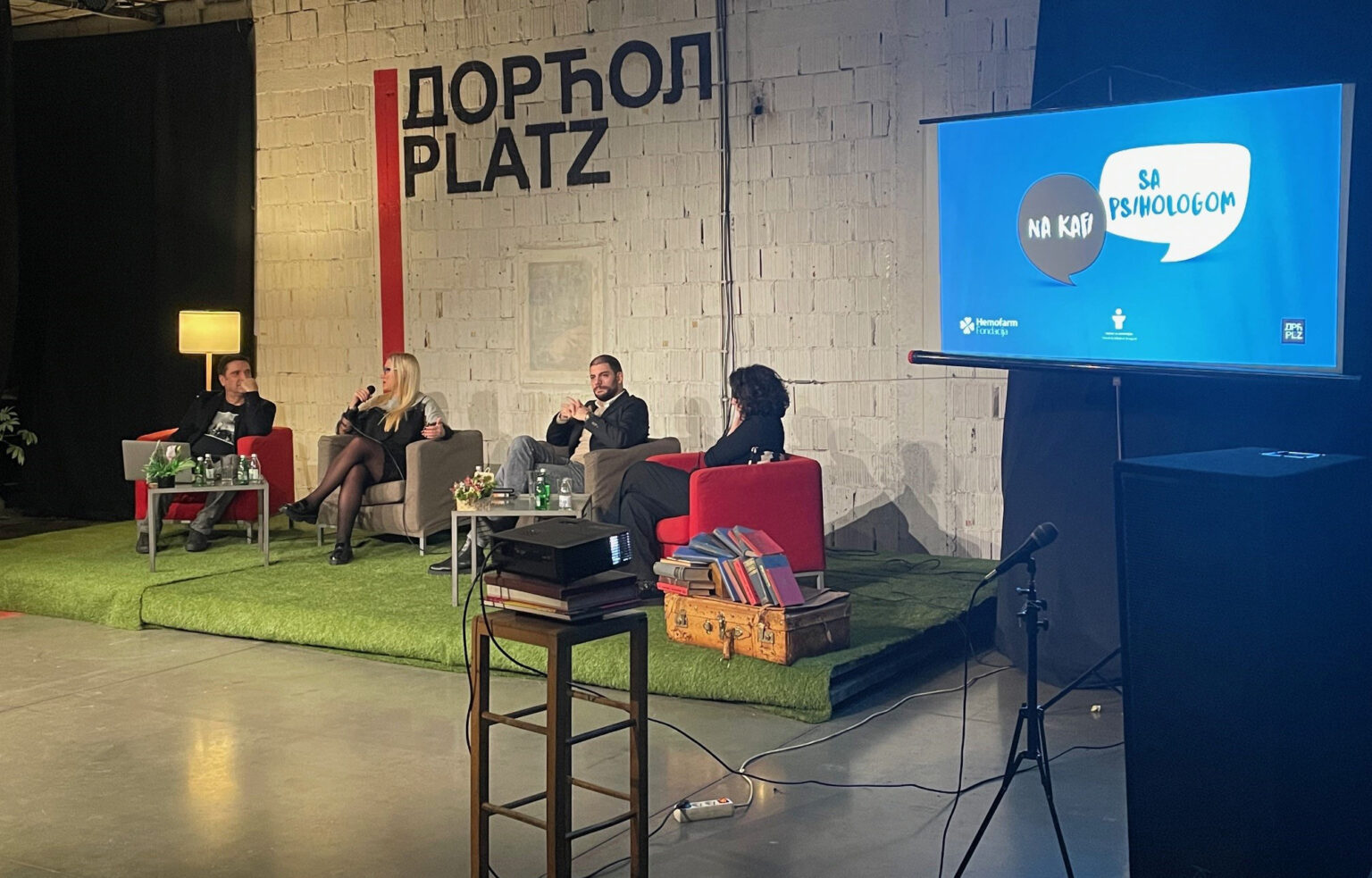ucesnici-tribine-na-kafi-sa-psihologom