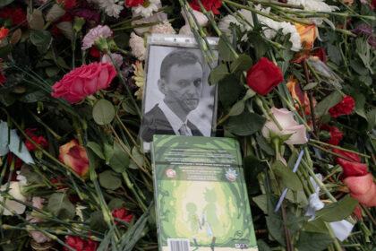 aleksej-navaljni-cvece