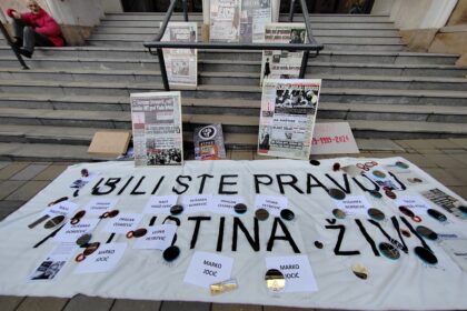 protest-apelacioni-sud-slavko-curuvija-foto-nenad-nesovic-n2-(22)