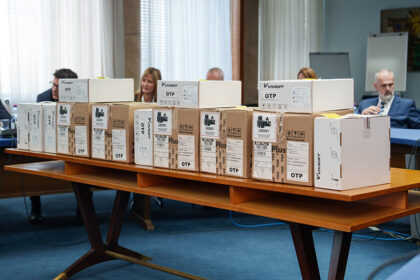 defibrilatori-donacija-otp-banka