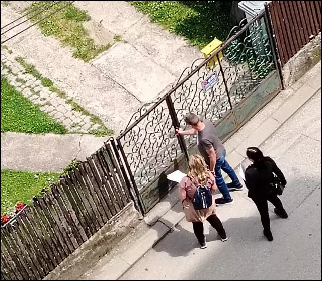 od-vrata-do-vrata-od-kapije-do-kapije-sa-spiskovima-u-rukama-naprednjacko-maltretiranje-gradjana