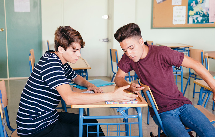 dva-decaka-skola-ucionica