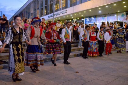 etnofest-stranci-igraju-moravac