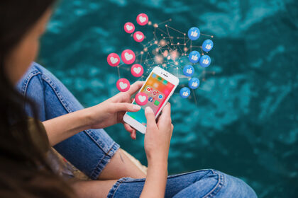 devojka-telefon-drustvene-mreze