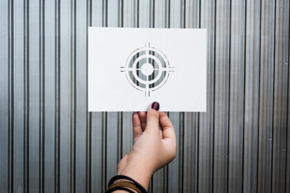 meta-na-papiru-u-ruci