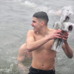 jovan-kecovic-pobednik-u-plivanju-za-casni-krst-cacak-2025