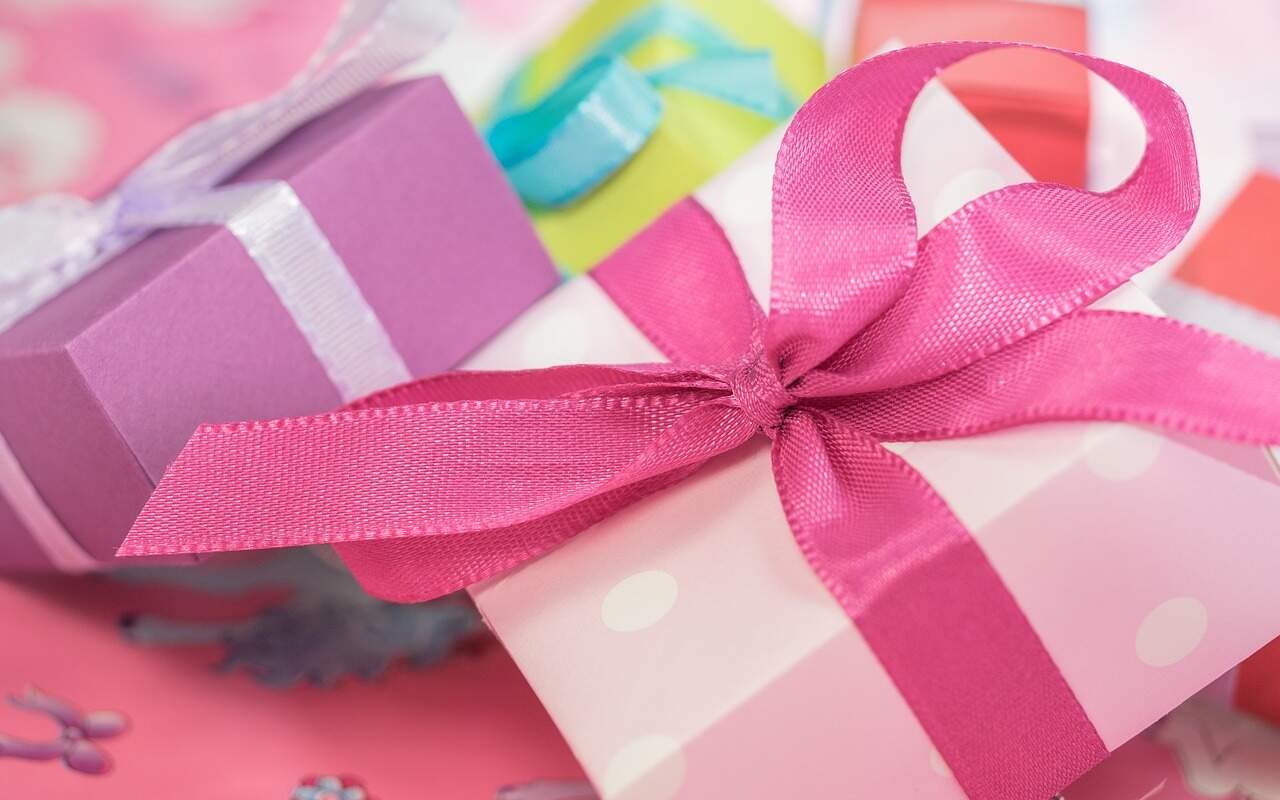 Kutije za poklone roze i ljubičaste boje