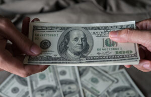 dolari-u-rukama