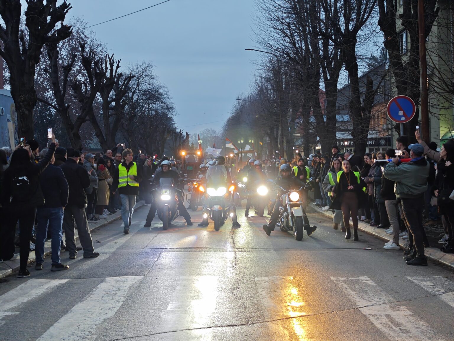 protestna-setnja-cacak-protest-foto-nenad-nesovic-n2 (1)