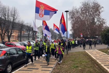 studenti-i-maturanti-iz-cacka-krenuli-u-nis-1