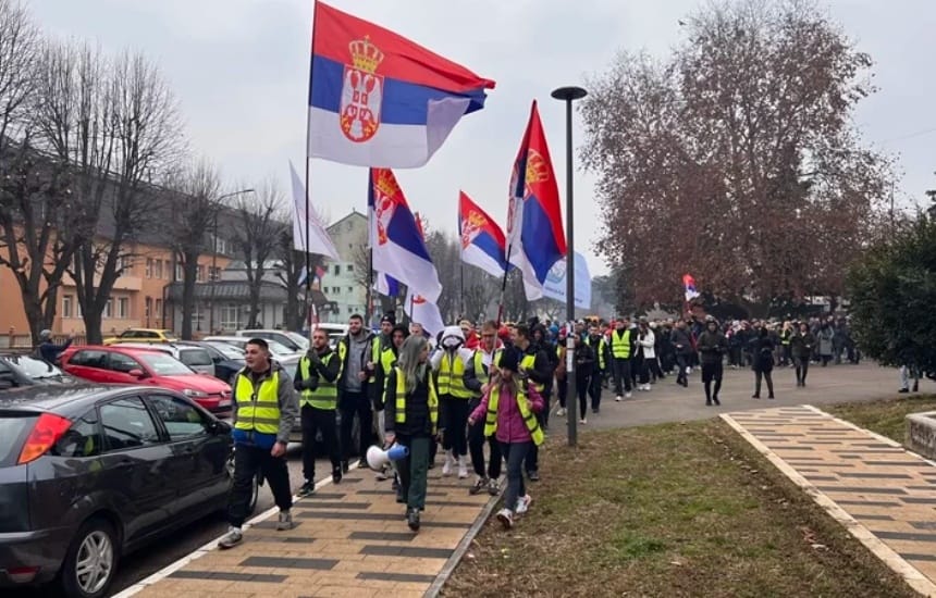 studenti-i-maturanti-iz-cacka-krenuli-u-nis-1