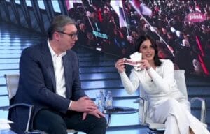 vucic-i-lazna-studentkinja-hit-tvit-pink