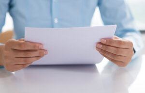 dokument-u-rukama-citanje