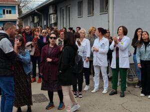 protest-prosvetnih-i-zdravstvenih-radnika-foto-nenad-nesovic-n2 (1)