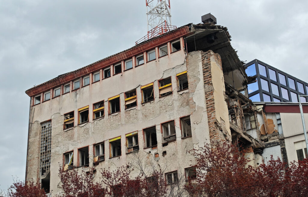 bombardovana-zgrada-rts-2-foto-nenad-nesovic-n2