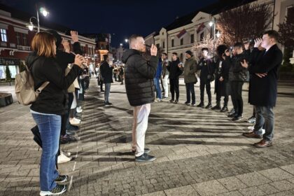 protest-gimnazija-cacak-prosveta-foto-nenad-nesovic-n2 (5)