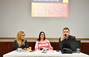 Melvida Đuvić i Amel Suljić na predavanju „Čitamo ljubav“ u Čačku.