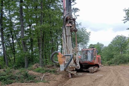 Mašina za geološka istraživanja na Savincu.