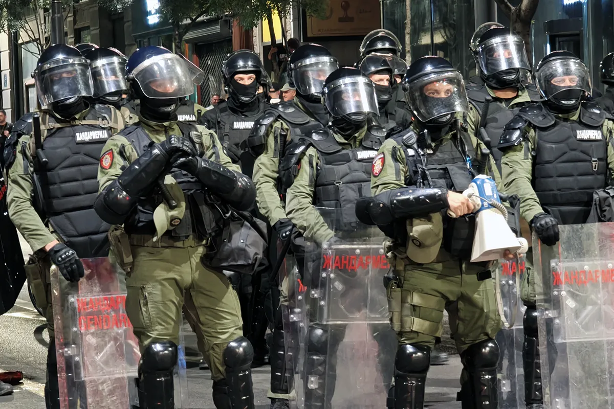 Kordon žandarmerije na vidovdanskom protestu u Beogradu
