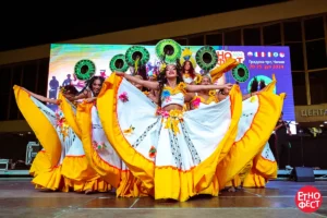 Nastup ansambla na festivalu folklora Etnofest