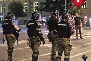 Žandarmerija na ulici tokom protesta u Beogradu