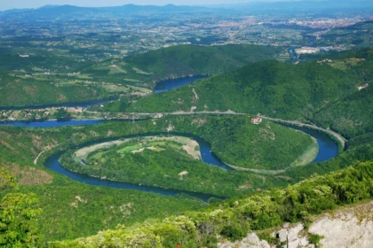 Pogled sa Kablara na meandre Zapadne Morave
