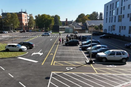 Parking kod Doma učenika u Čačku