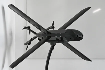 Bundesver do 2029. planira da formira šest jedinica, odnosno baterija, sa autonomnim dronovima-kamikazama. Ti borbeni sistemi nazivaju se i "lutajućom municijom", sposobnom da samostalno nadzire bojište i napada mete koje AI identifikuje