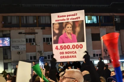 Transparent na koncertu Ane Bekute u Čačku