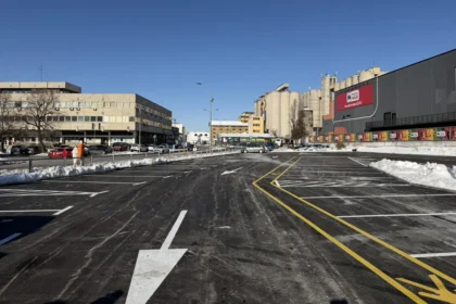 Parking kod Mega Maksija u Čačku