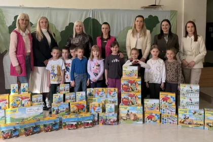 Grad Čačak nastavio podelu edukativnih igračaka u predškolskim ustanovama