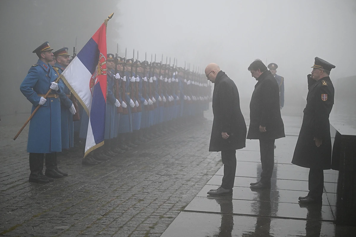 • N2 portal Položen venac na Avali povodom Dana državnosti