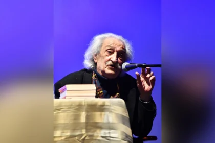 Pero Zubac otvorio Disovo proleće uz stih i gitaru