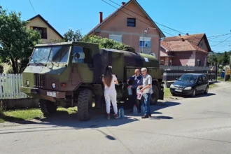 Cisterna sa vodom Vojske Srbije