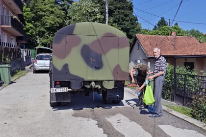 Cisterna Vojska Srbije sa pijaćom vodom
