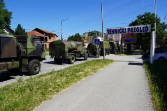 Vojne cisterne sa vodom