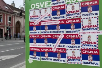 Nalepnice Srbija pobeđuje i Studenti pobeđuju