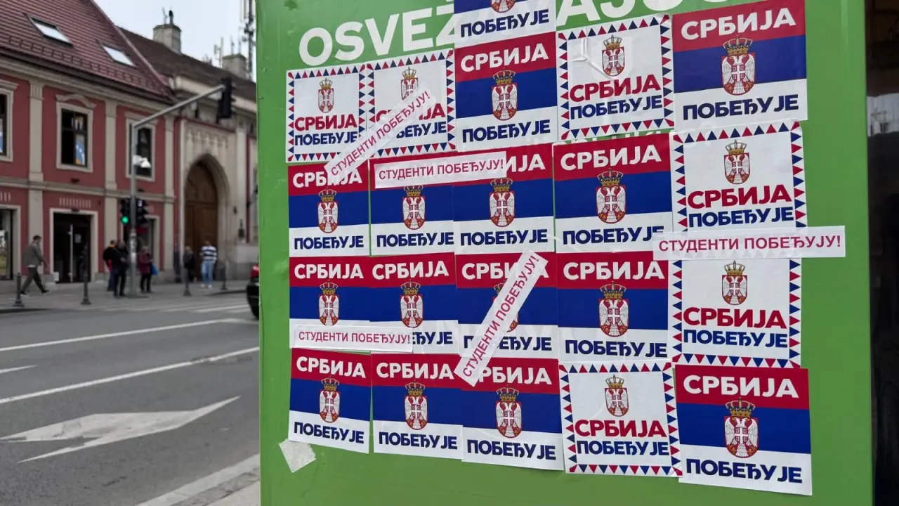 Nalepnice Srbija pobeđuje i Studenti pobeđuju
